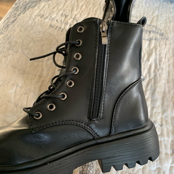 NWOT Black Combat Boots - Picture 3 of 8